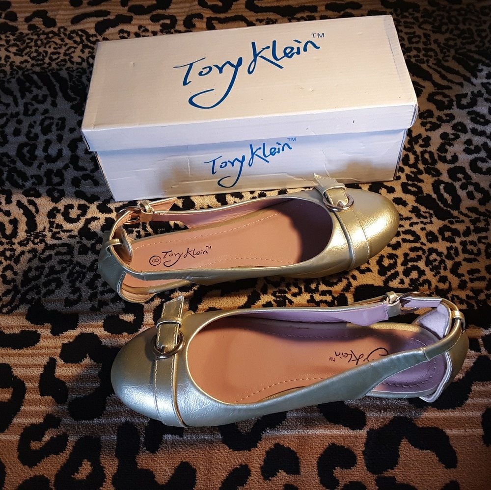 TORY KLEIN GOLD SLIP ON SHOES SIZE 8 NEW IN BOX